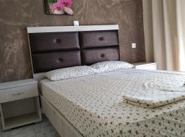 LAZAROS APARTMENTS, hotel u gradu 'Olympiakí Aktí'