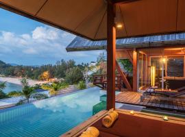 Surin Beach Ocean front Villa between Kamala and BangTao Beaches, отель в Сурин-Бич