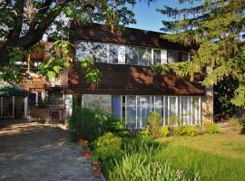 Villa "Forest way", hotel pet friendly a Pirdop