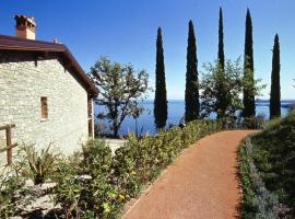 Appartamenti Borgo, hotel in Gardone Riviera