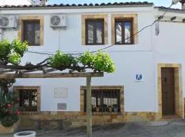 Vivienda rural fuente de los gusarapos