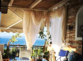 Ammos Lux Apartments, familiehotell i Agia Triada