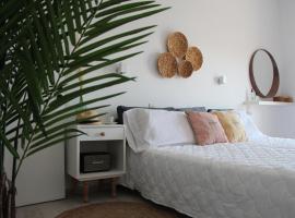 Greekowl apartments, hotel a Città di Skiathos