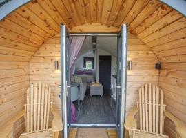 Tigh Beag na h'aibhne, hotel with jacuzzis in Broadford