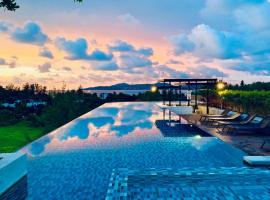 6th Avenue Surin by Lofty, hotel a Surin Beach