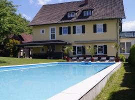 Pension DOBERNIG - CONTACTLESS CHECK IN/STAY, guest house in Klagenfurt