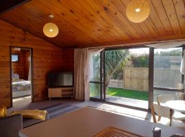 Cosy in central Rotorua, holiday home in Rotorua