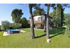 Villa Mira - pool - view - aircon, hotel en Lonato del Garda