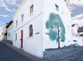 Casa LunaLoma - Boutique Apartments, hotel with parking in Quito