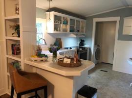 Beaufort SC New Renovation, Close to Parris Island, Historic Downtown, Beautiful Beaches, Sleeps 7, luxusní kemp v destinaci Beaufort