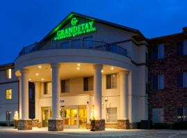 GrandStay Residential Suites Hotel Faribault、Faribaultのホテル