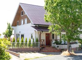 Keiko's Home Beautiful Resort Villa 20 min to Tenjin free park: Itoshima şehrinde bir kulübe