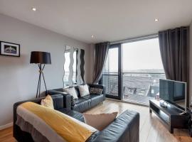 Modern Riverfront Apt. 10 mins from Hydro/SECC, hotel in Glasgow