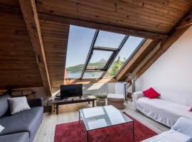 Duplex au Bord du Lac, hotel v destinaci Duingt