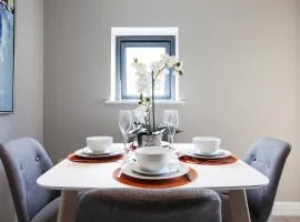 Stylish 1-Bedroom Apartment with Balcony & Free Parking in City Centre