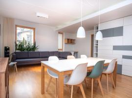 Dream Stay - Stylish Apartment near Old Town with Free Parking, хотел в Талин