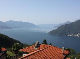 Nido sul Lago Maggiore, hotel s parkiralištem u gradu 'Maccagno Superiore'