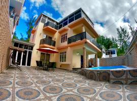 Villa C10 - Private Villa with swimming pool, cabaña o casa de campo en Riambel