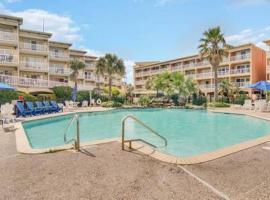 Gulf Breezes with Two Pools and Cruise Parking, hotel in Galveston