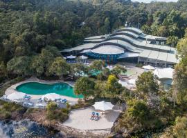 Kingfisher Bay Resort, hotel ob plaži v mestu Fraser Island