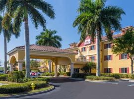 Hawthorn Suites by Wyndham Naples, hotel di Naples