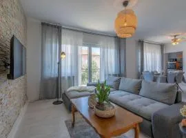 Premium 100m2 sea view apartment
