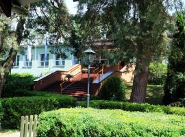 Leśny Ośrodek Szkoleniowy w Puszczykowie, resort en Puszczykowo