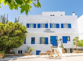 Vincenzo Family Rooms, hotell i Tinos Town