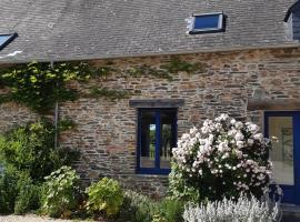 La petite grange, La vieille ferme, hotel con estacionamiento en Ruffiac