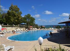 Ahilea Hotel - Free Pool Access, hótel í Balchik