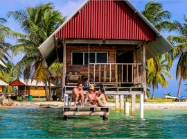 Private Cabin Over the Water PLUS Meals - San Blas Islands - private bathroom, hotel in Panama City