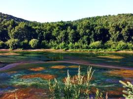Grape Town beautiful mountain villa, hotel em Changli