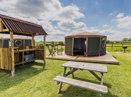 Mousley House Farm Campsite and Glamping, cheap hotel in Warwick