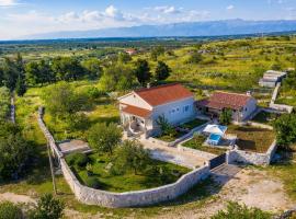 Holiday home Ante with beautiful private garden, hotel din Nadin