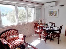 Apartment Rita, hotel in Ston