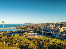Sky Villa Boutique Hotel by Raw Africa Collection, hotel in Plettenbergbaai