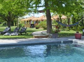 Lavand'Ange et SPA, hotel con piscina en Sarrians