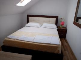 Hotel Kings Apartments, hotel with parking in Bajram Curri