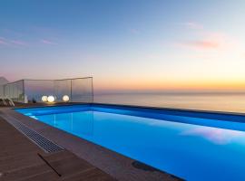 A&M House II Luxury Holidays Home, Hotel in Arco da Calheta