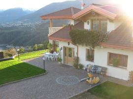 Agritur Vista Lago, bed & breakfast σε Revò