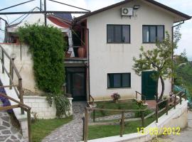 B&B L'ARCOBALENO, hotel with parking in Palombaro