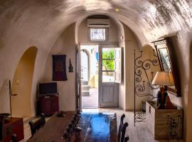 Heliophos Boutique Caves, serviced apartment in Oia
