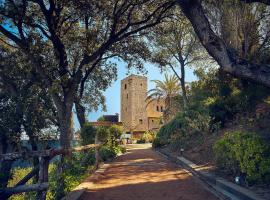 Hotel Castell d'Emporda – hotel w mieście La Bisbal