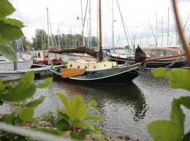 Boat and Breakfast