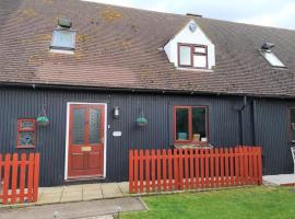 Chalet Cottages, villa in Streatley