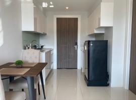 De Amber Pattaya by ME, khách sạn ở Bang Sare