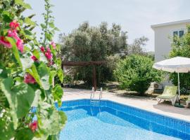 Five Greeks 4 Bedroom Villa in Paphos, hotel en Pano Akourdalia