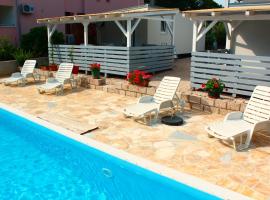 BUNGALOW VICE with pool, Hotel in Pakoštane