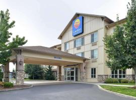 Comfort Inn & Suites McMinnville Wine Country、マクミンヴィルのホテル