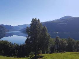 Studio Apartment in Haukedalen, hotell i Førde